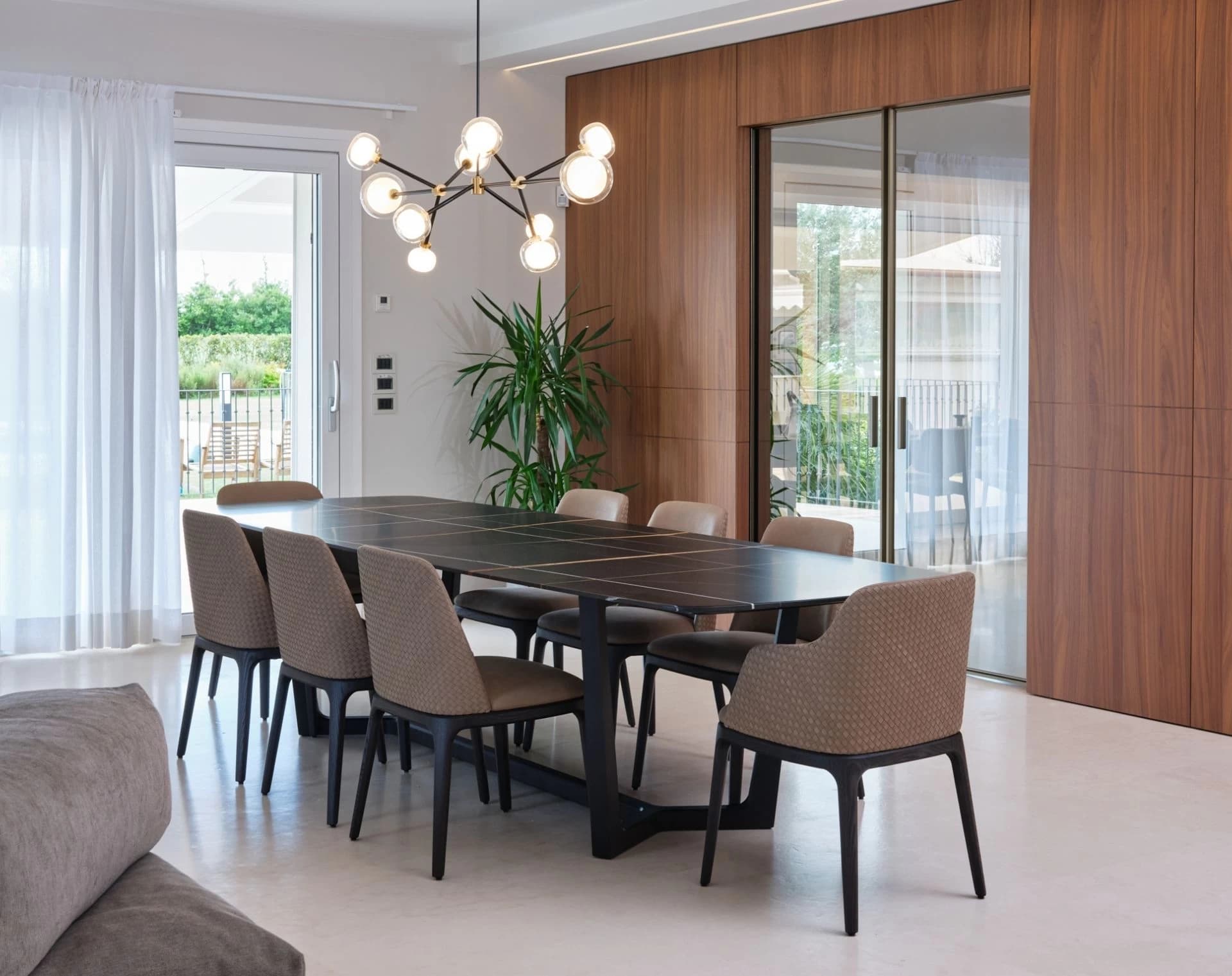 bespoke-wall-unit-with-integrated-open-shelving