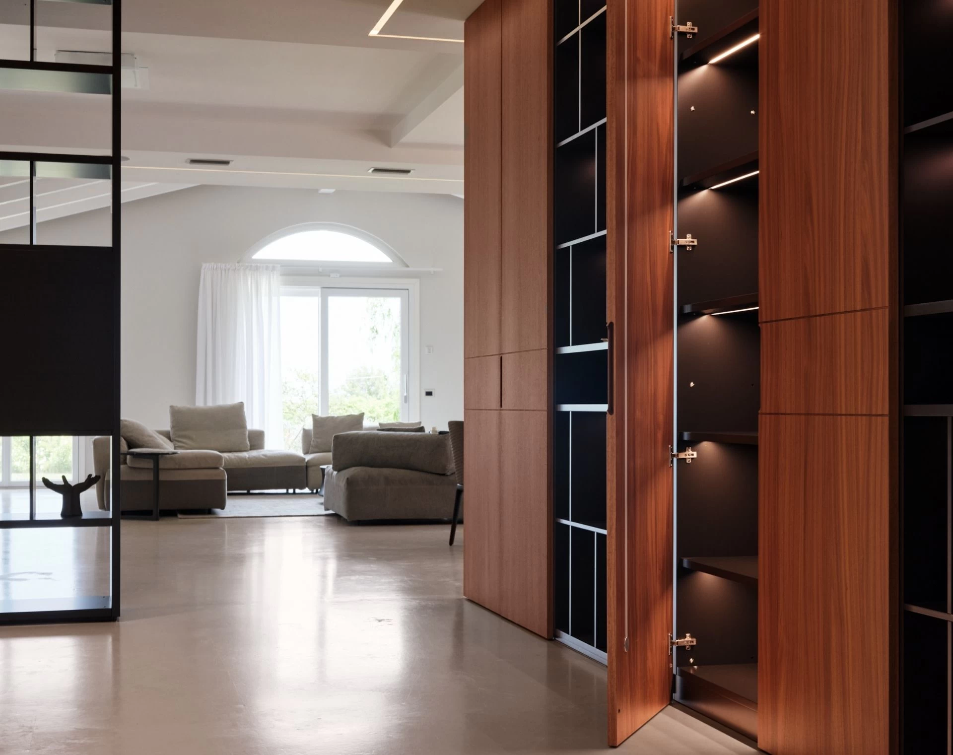 contemporary-luxury-interior-custom-woodwork-integrated-shelving